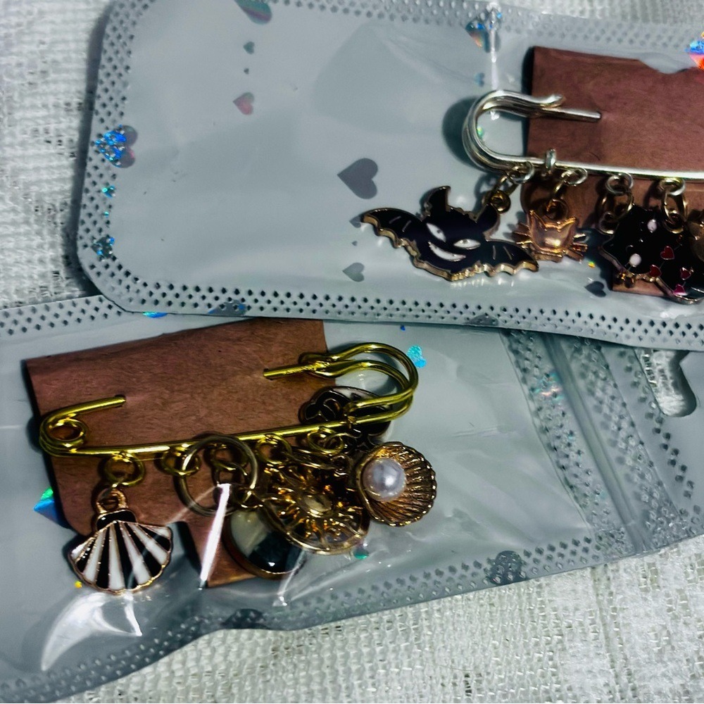 Lot of 2-  Brand-New!!Handmade PIN PALS with Designs - Picture 3 of 3